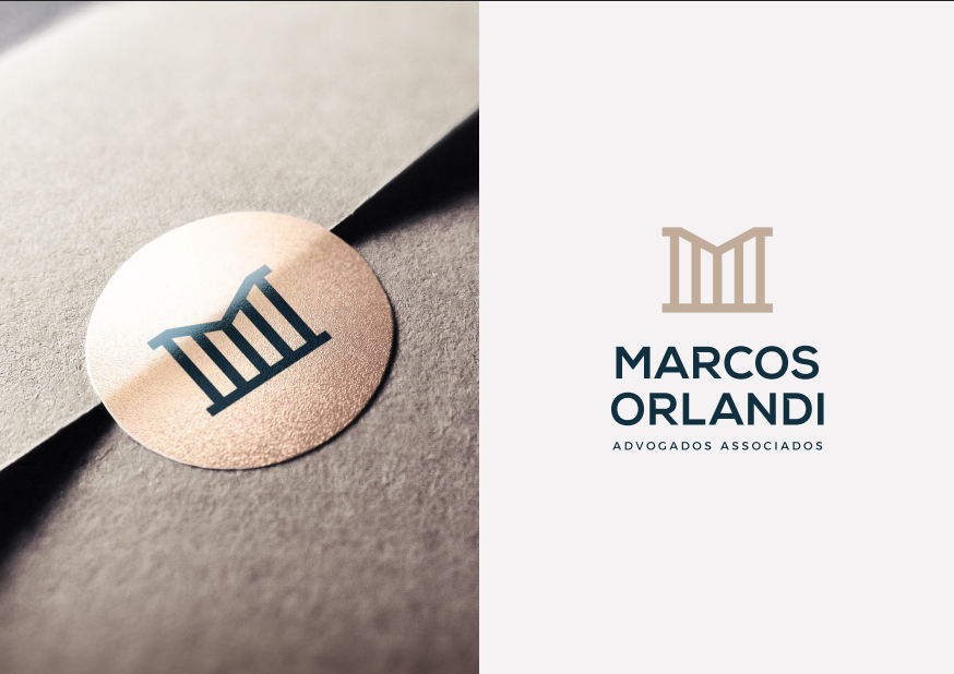 Selo com o símbolo da marca aplicado em envelope